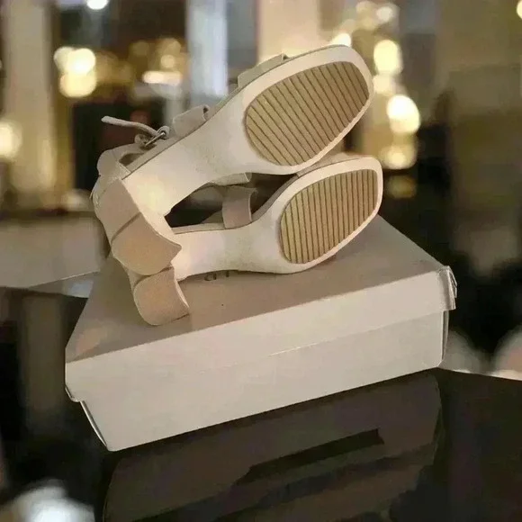 Donald Pliner Paulina Sandal 7.5 - Picture 5 of 8